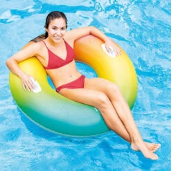 Bouée Gonflable Géante Intex Color Whirl -Piscines Ubbink Boutique 58202eu bouee geante gonflable intex color whirl 1 min
