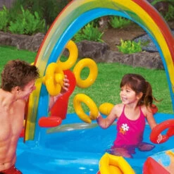 Aire De Jeux Gonflable Arc-en-Ciel Intex -Piscines Ubbink Boutique aire de jeux arc en ciel ambiance anneauxjpg min