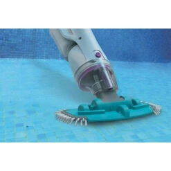 Aspirateur Rechargeable Kokido Telsa 30 Pour Spas Et Petites Piscines -Piscines Ubbink Boutique kok 400 8602 aspirateur rechargeable telsa 30 ambiance min 1