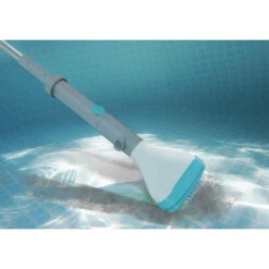 Aspirateur à Piles Kokido LEKTRA Pour Spas Et Petites Piscines 10 Aspirateur à Piles Kokido LEKTRA Pour Spas Et Petites Piscines -Piscines Ubbink Boutique kok 400 8653 aspirateur a piles kokido lektra spas piscines ambiance
